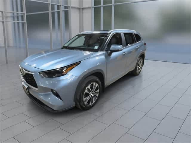 Thumbnail: 2023 Toyota Highlander - 4