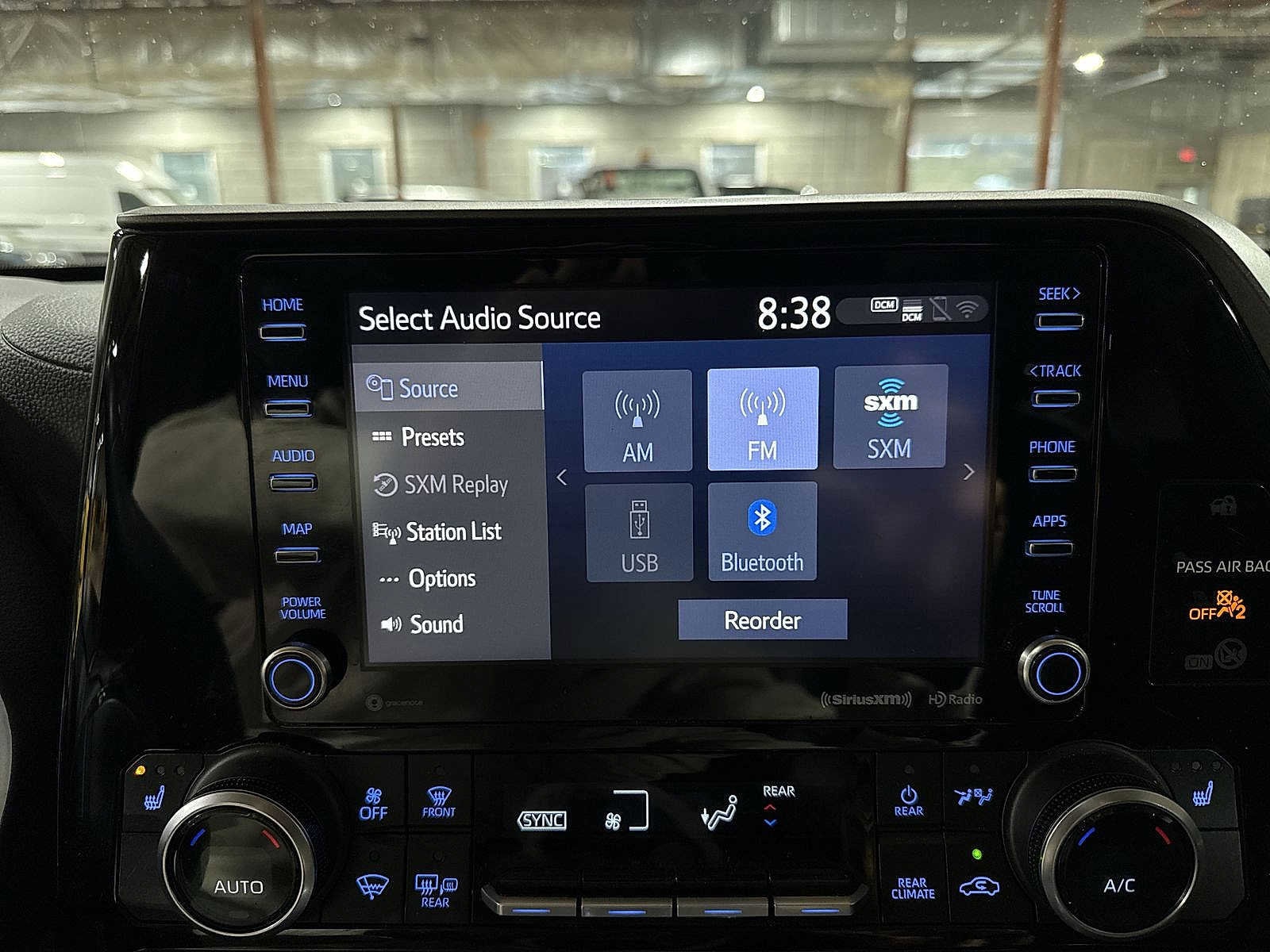 Thumbnail: 2022 Toyota Highlander - 21