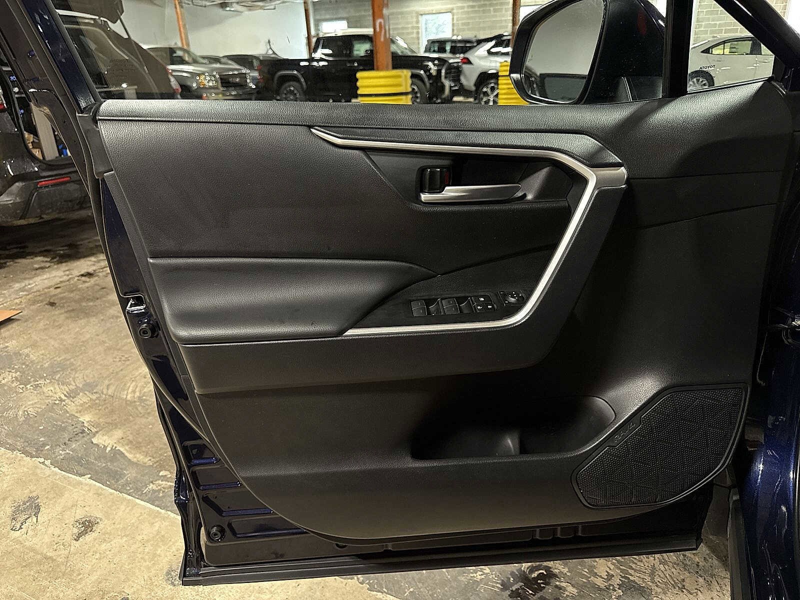 Thumbnail: 2025 Toyota RAV4 - 29