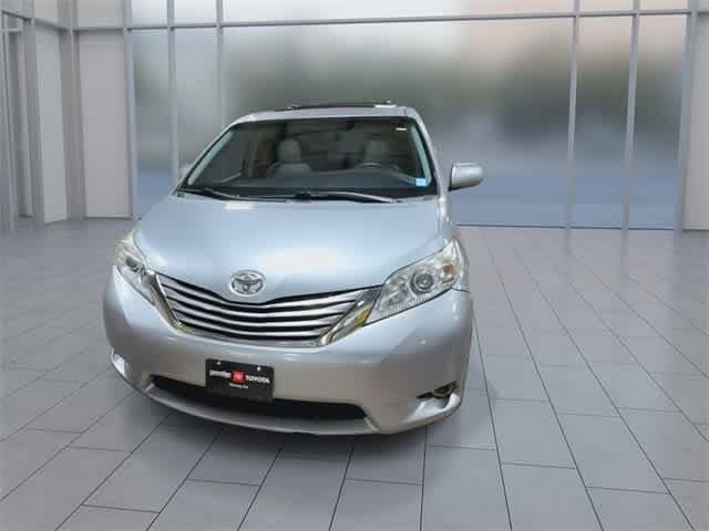 Thumbnail: 2015 Toyota Sienna - 4