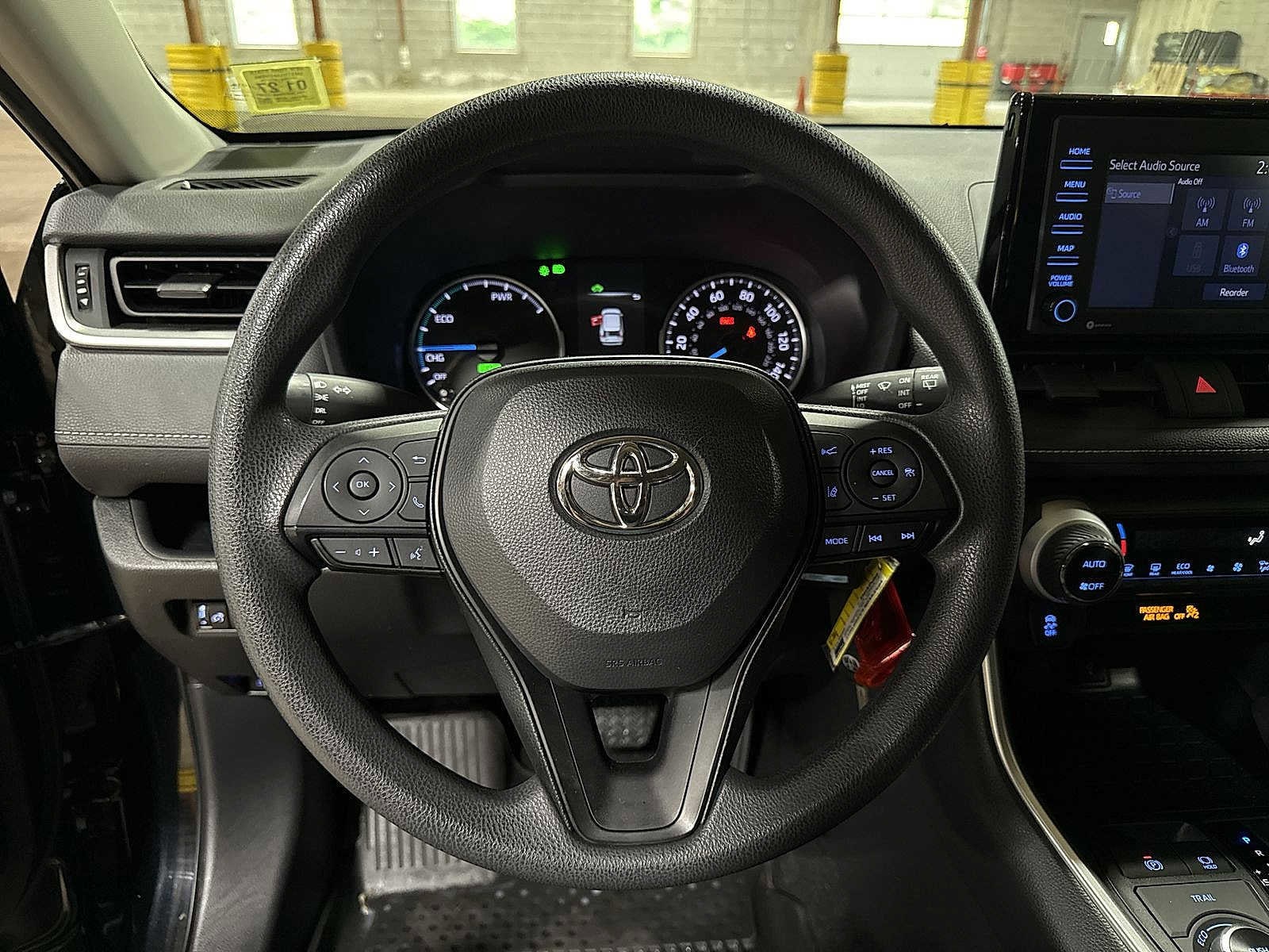 Thumbnail: 2022 Toyota RAV4 - 18
