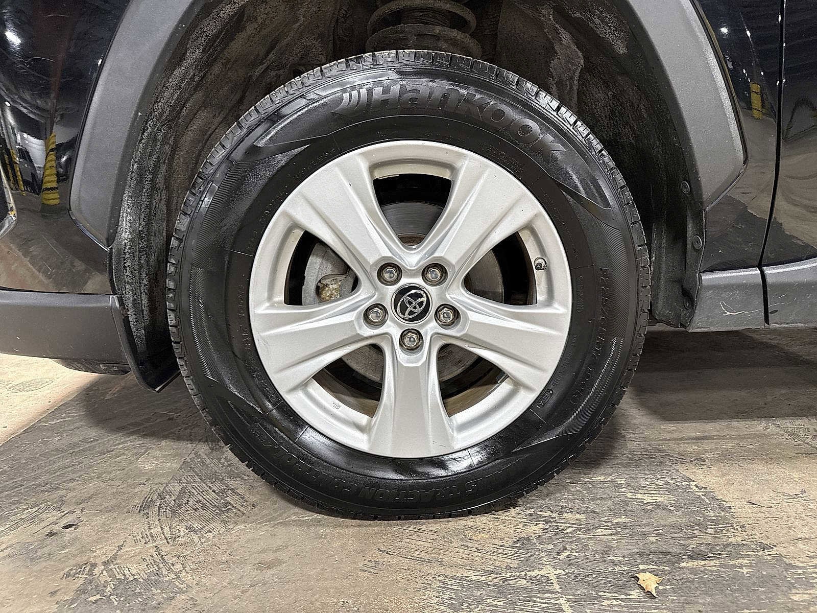 Thumbnail: 2019 Toyota RAV4 - 10