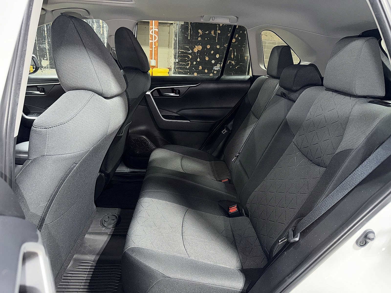 Thumbnail: 2022 Toyota RAV4 - 17