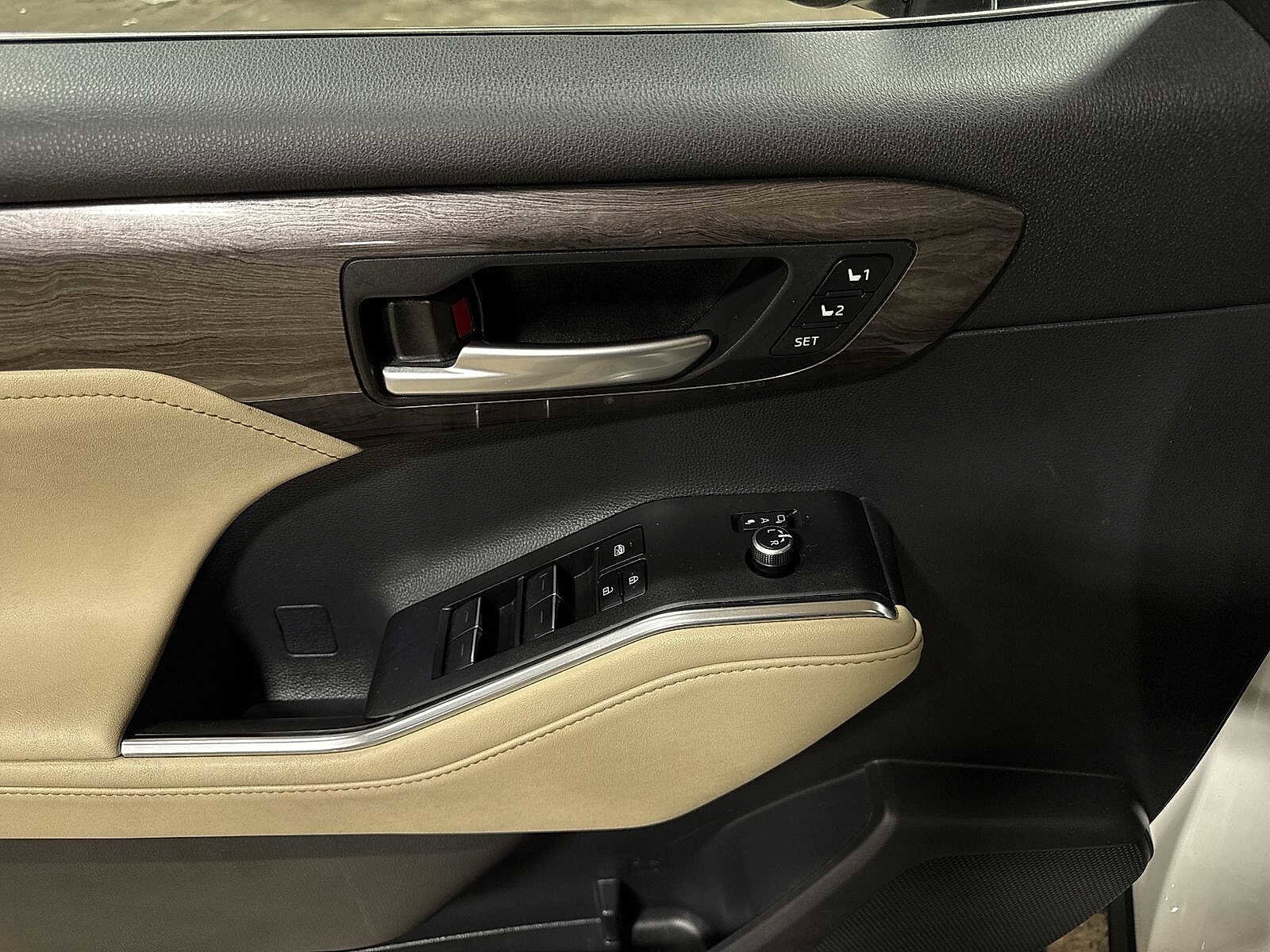 Thumbnail: 2023 Toyota Highlander - 22