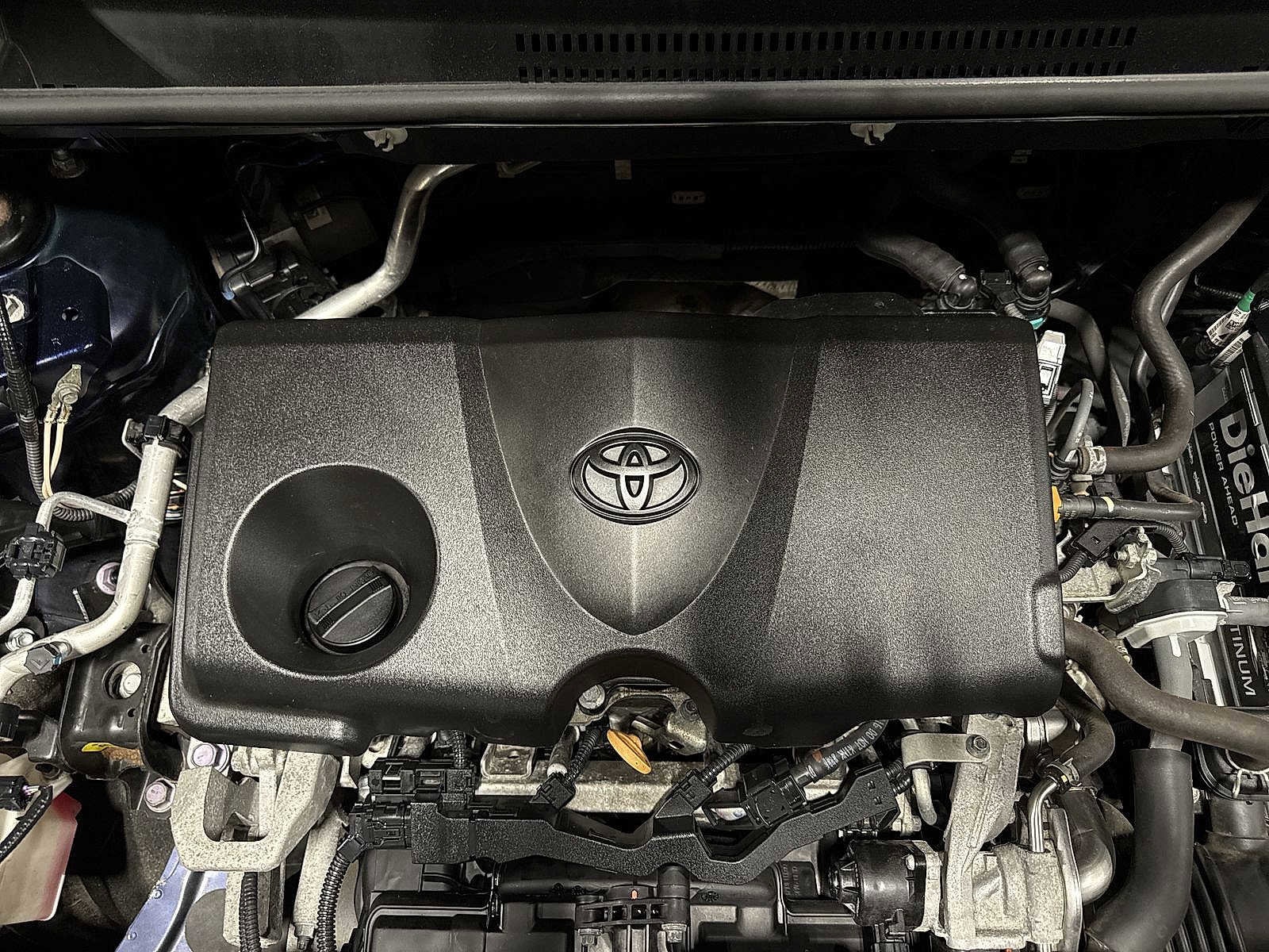 Thumbnail: 2020 Toyota RAV4 - 12