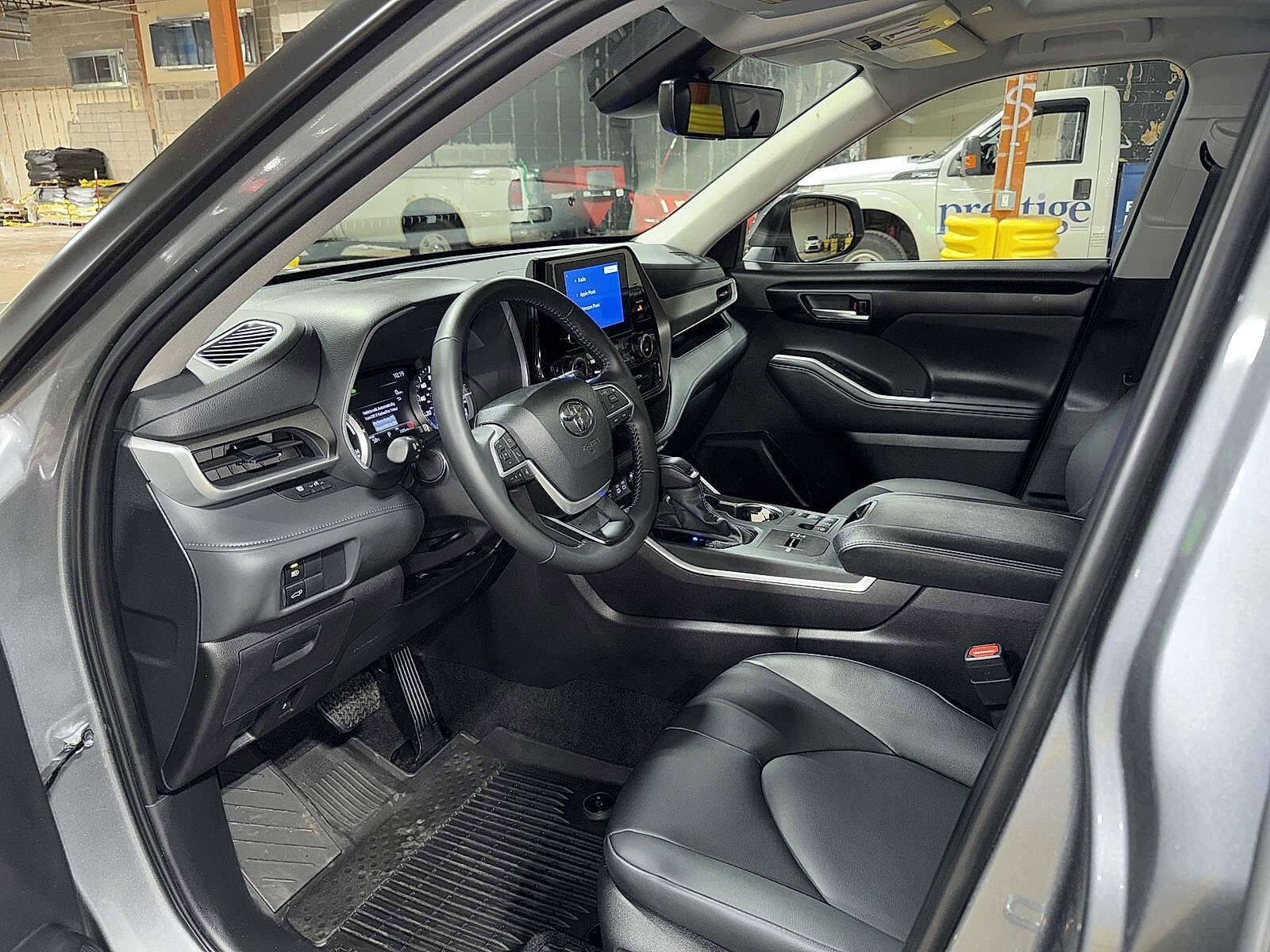 Thumbnail: 2026 Toyota Highlander - 32