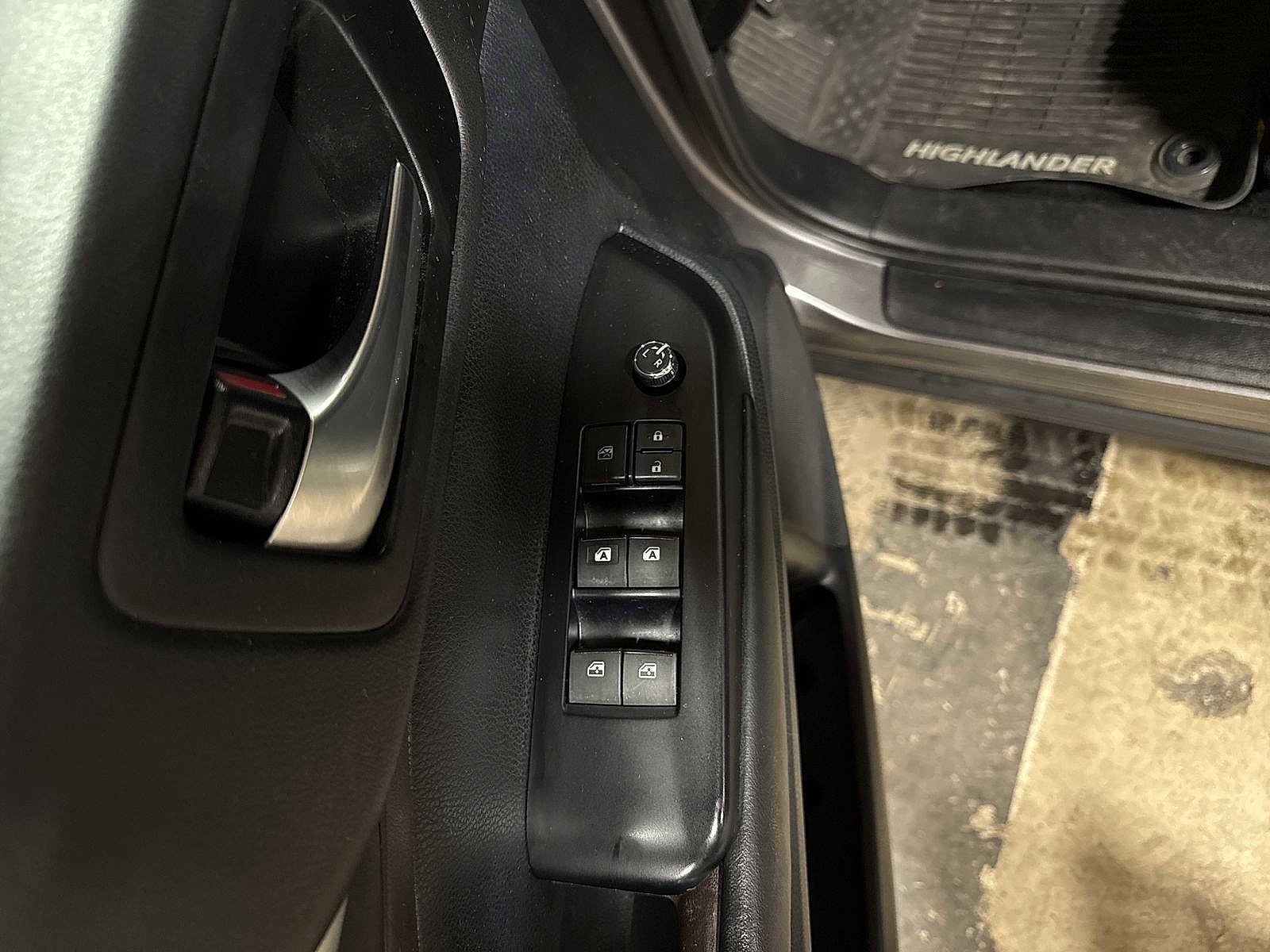 Thumbnail: 2019 Toyota Highlander - 24