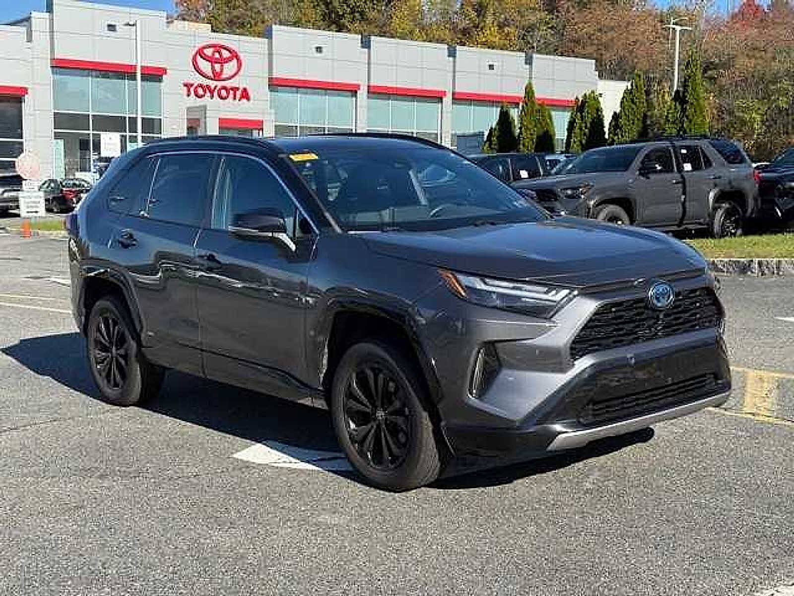 2022 Toyota RAV4 Hybrid XSE photo 2