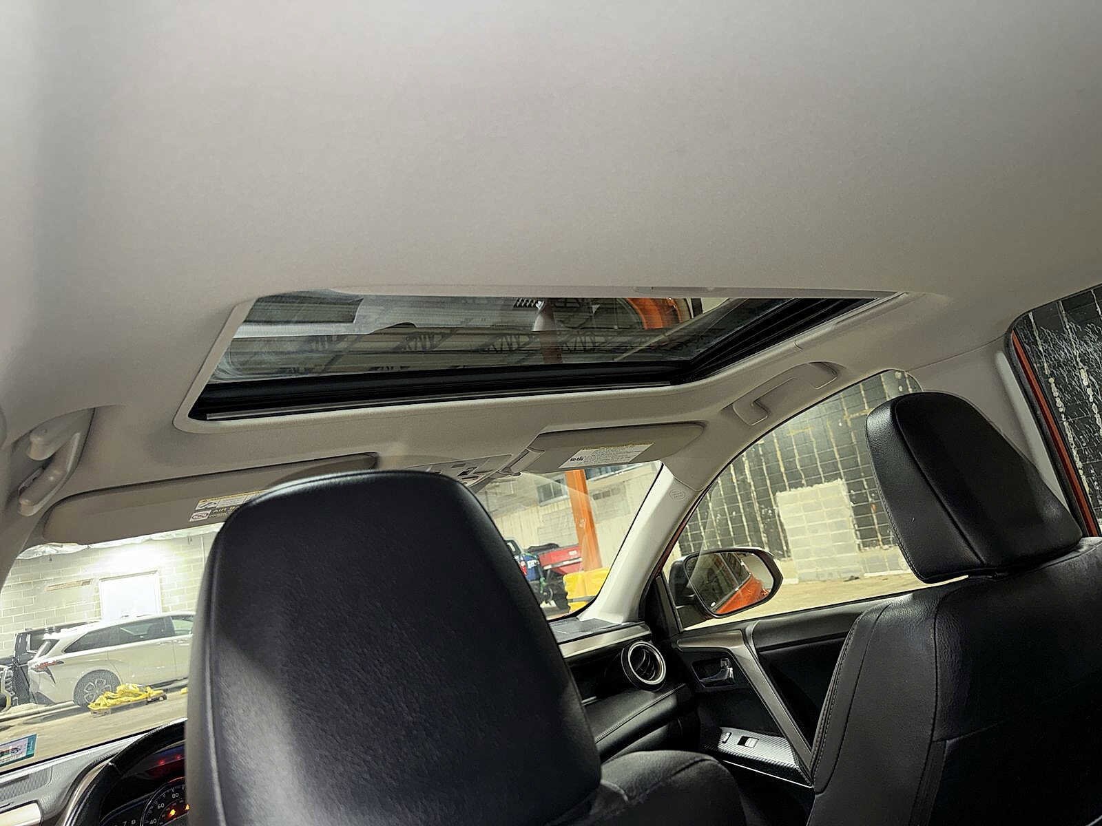 Thumbnail: 2015 Toyota RAV4 - 25