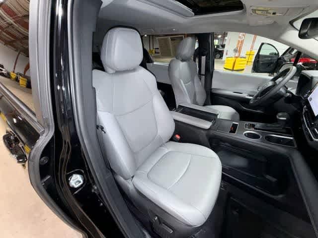 Thumbnail: 2025 Toyota Sienna - 16