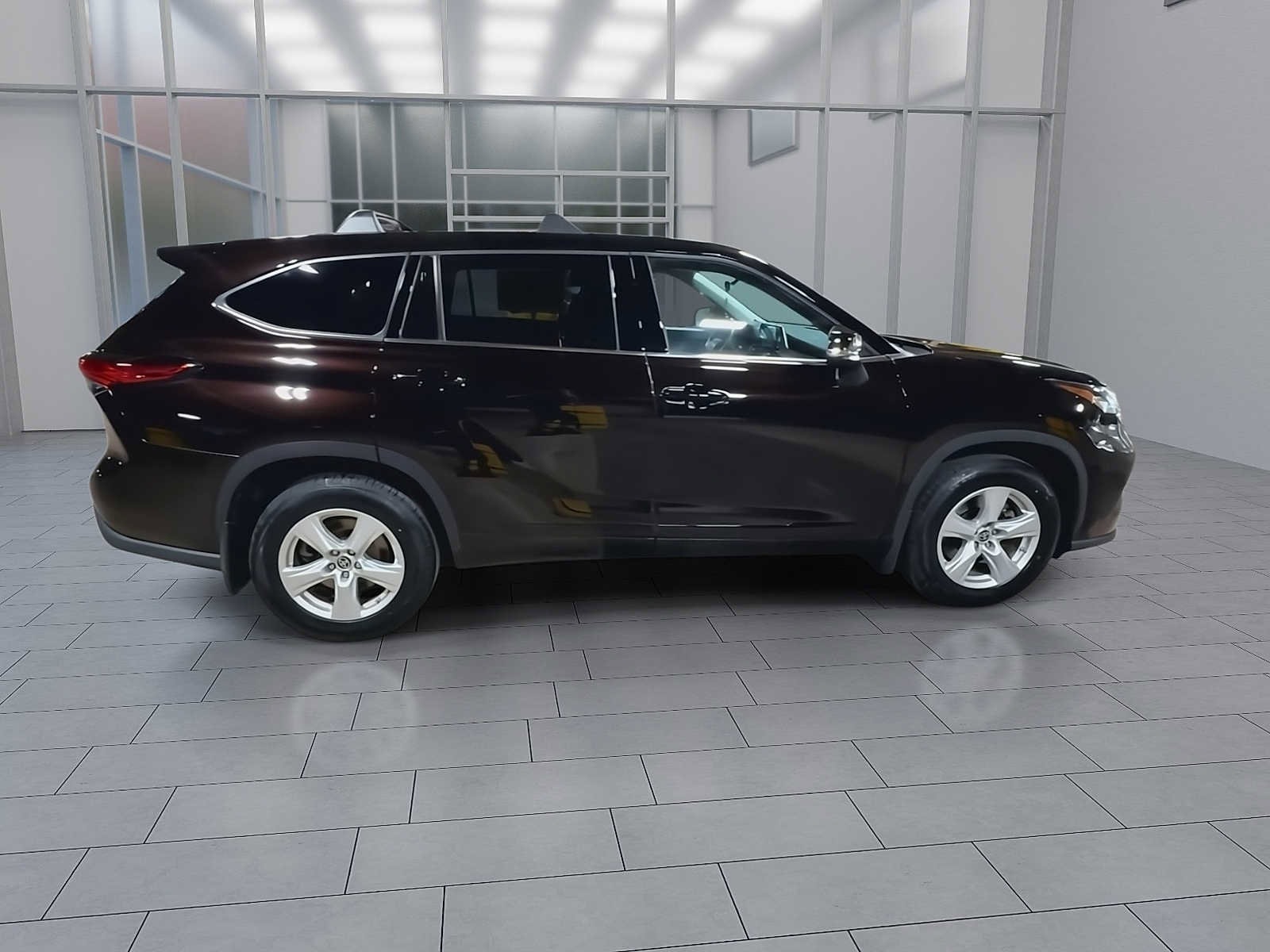 Thumbnail: 2022 Toyota Highlander - 8