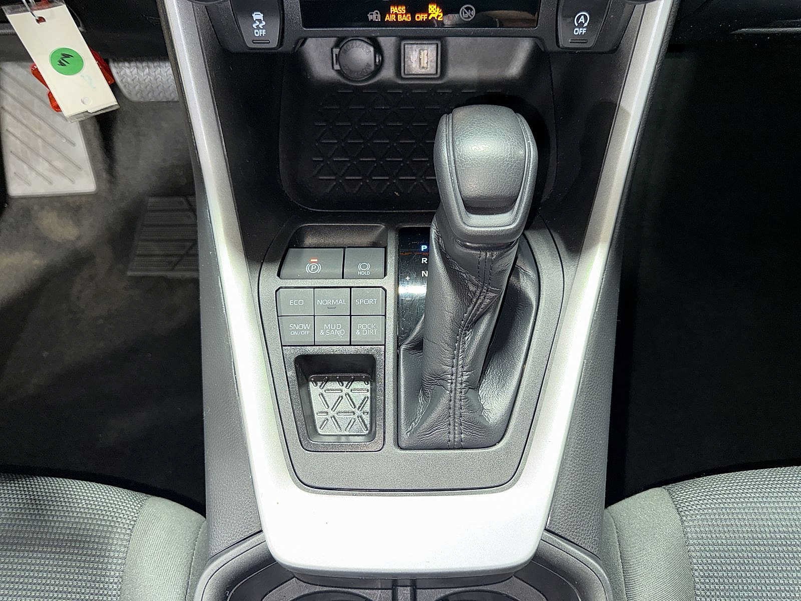 2023 Toyota RAV4 LE - Photo 29