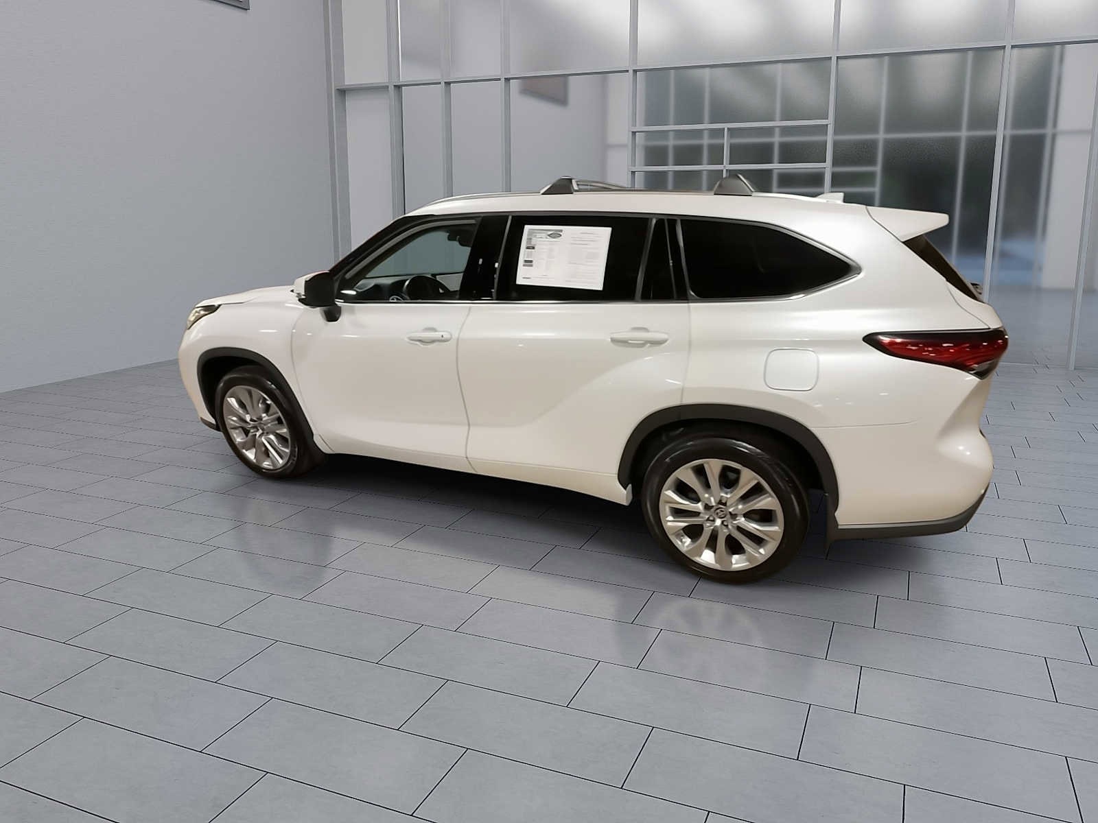 Thumbnail: 2023 Toyota Highlander - 6