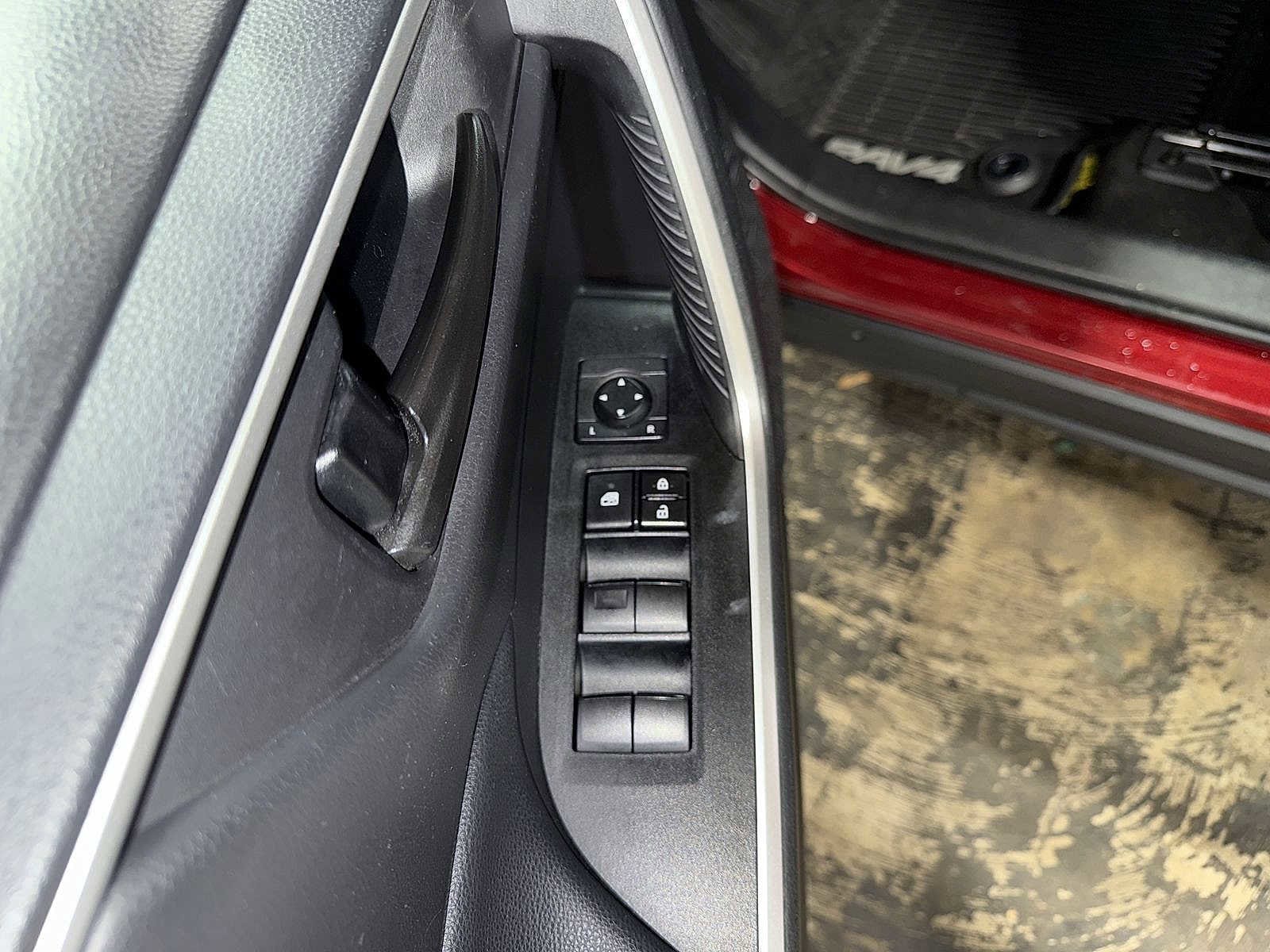 Thumbnail: 2020 Toyota RAV4 - 22