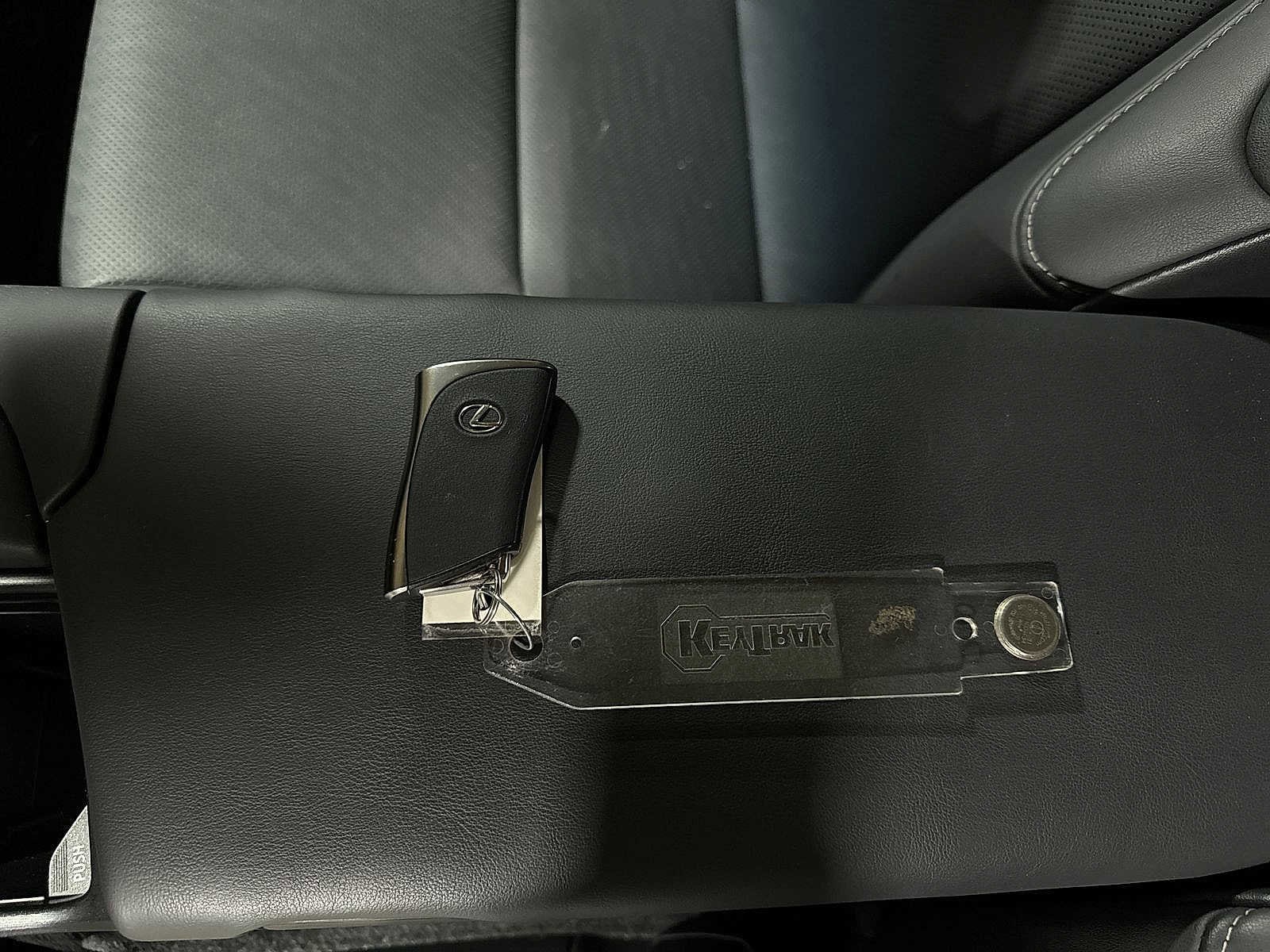 Thumbnail: 2022 Lexus ES - 31