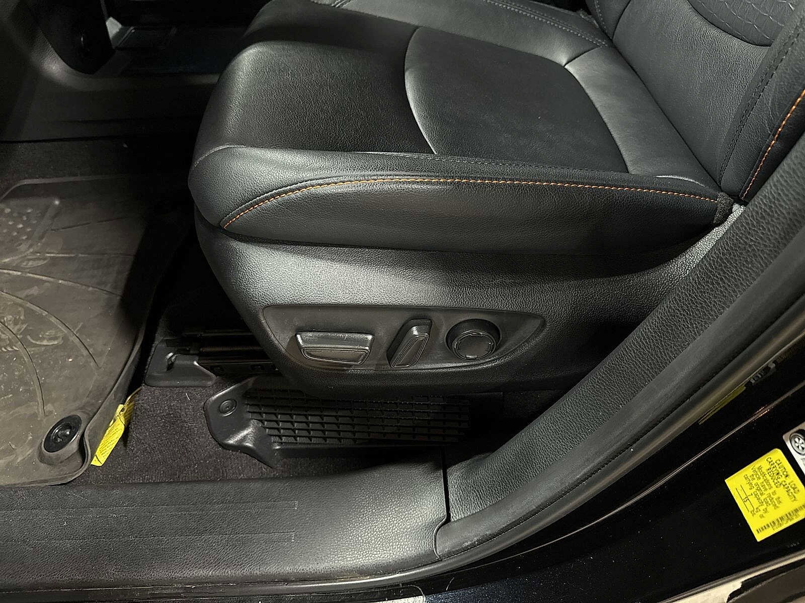 Thumbnail: 2023 Toyota Sienna - 25