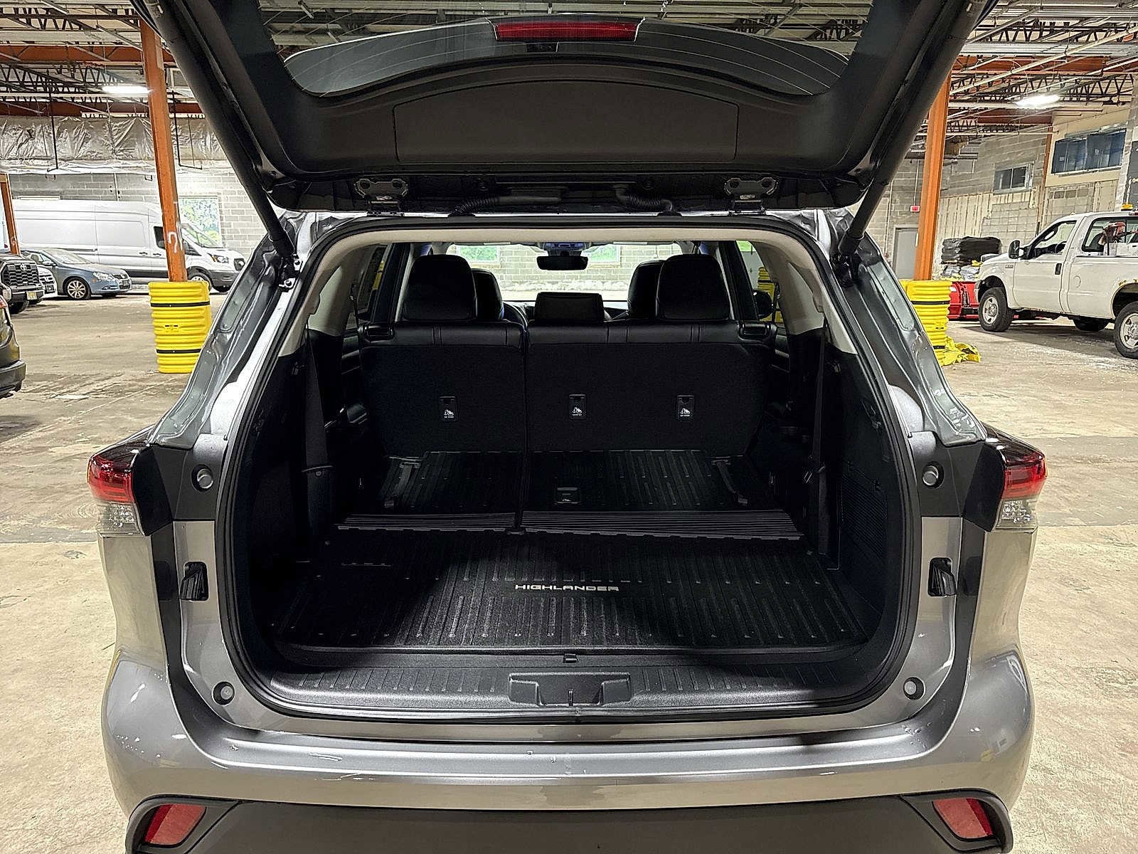 Thumbnail: 2026 Toyota Highlander - 11