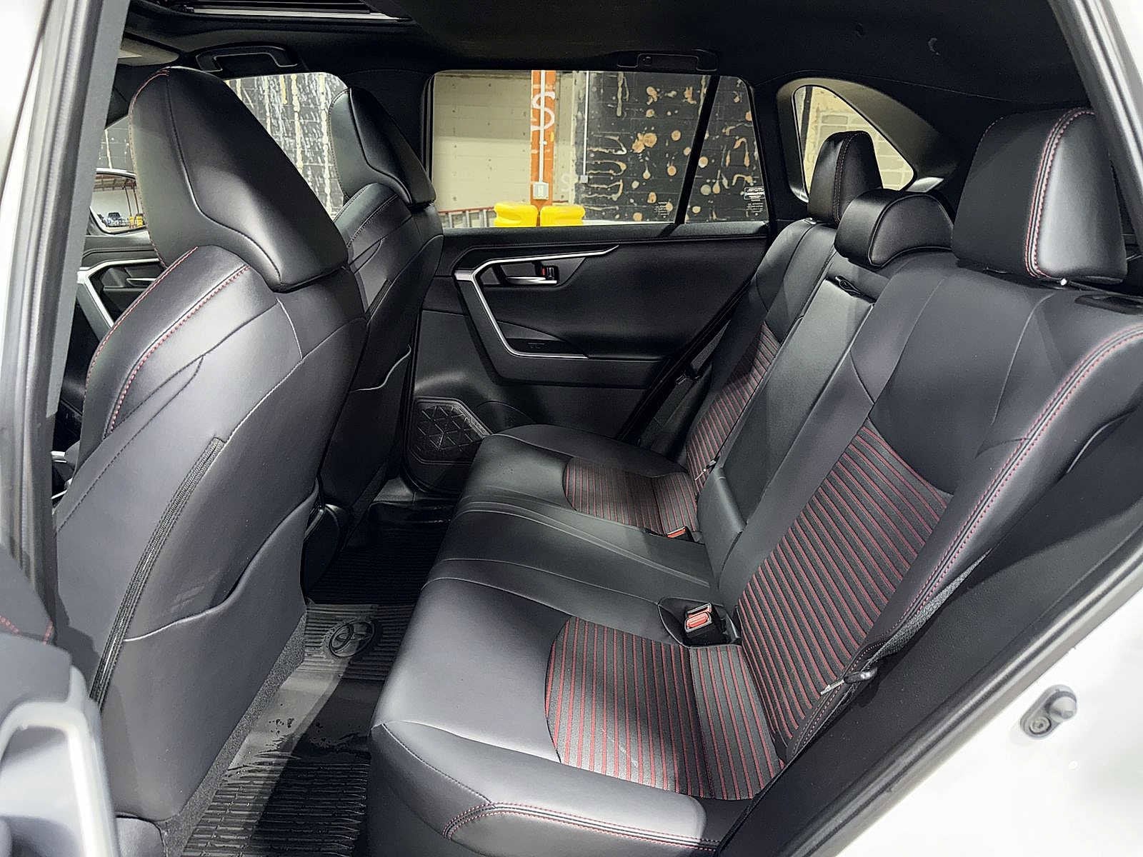 Thumbnail: 2022 Toyota RAV4 - 17