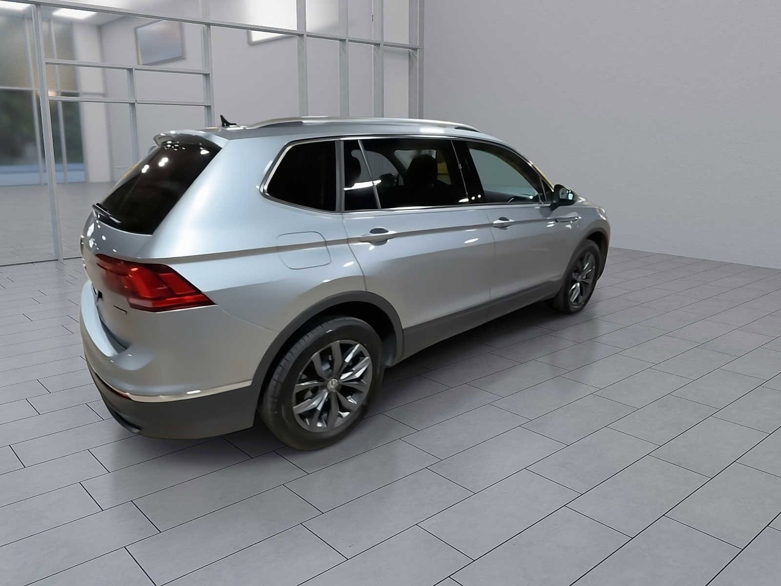 Thumbnail: 2023 Volkswagen Tiguan - 7