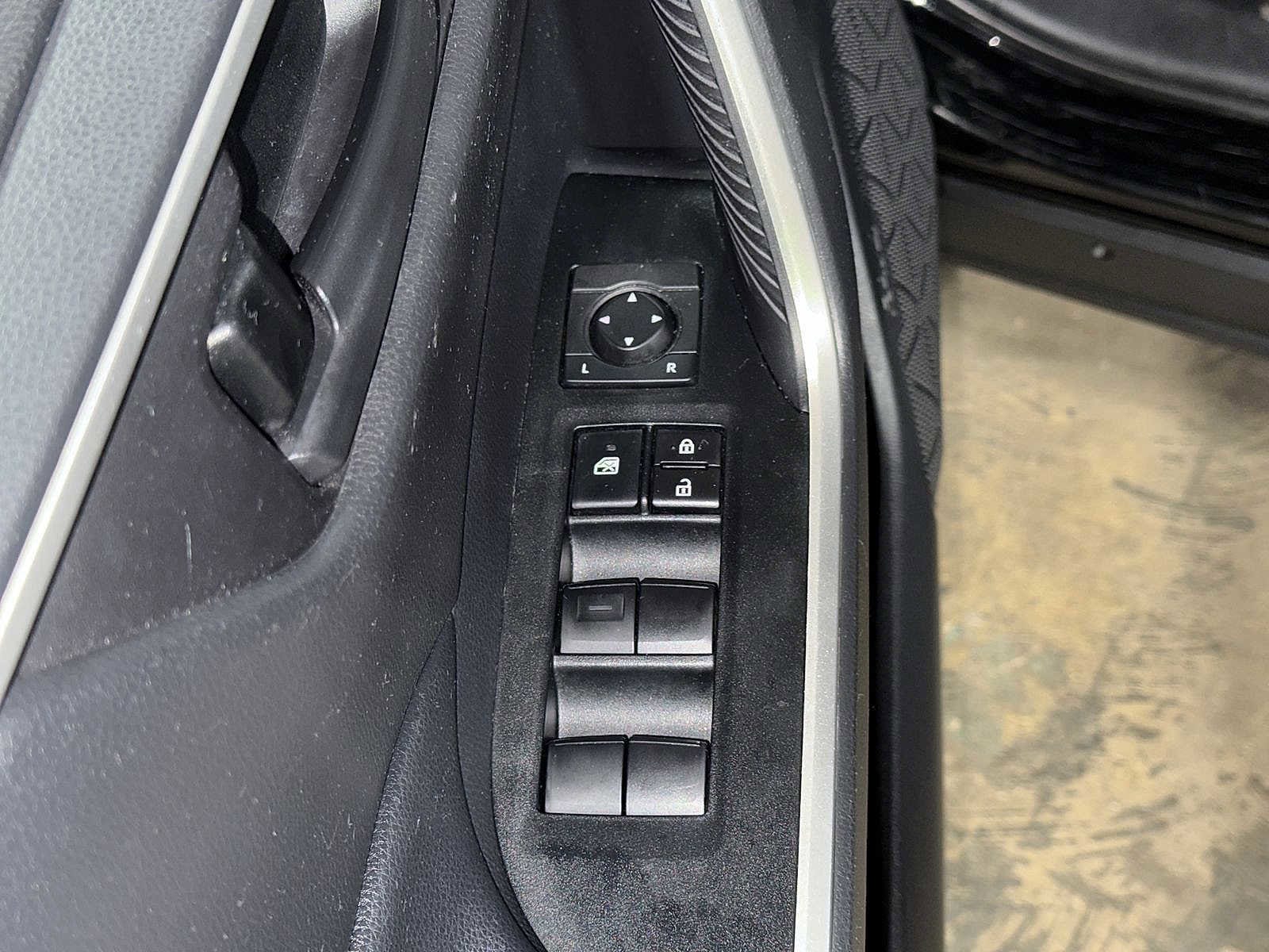 Thumbnail: 2019 Toyota RAV4 - 22