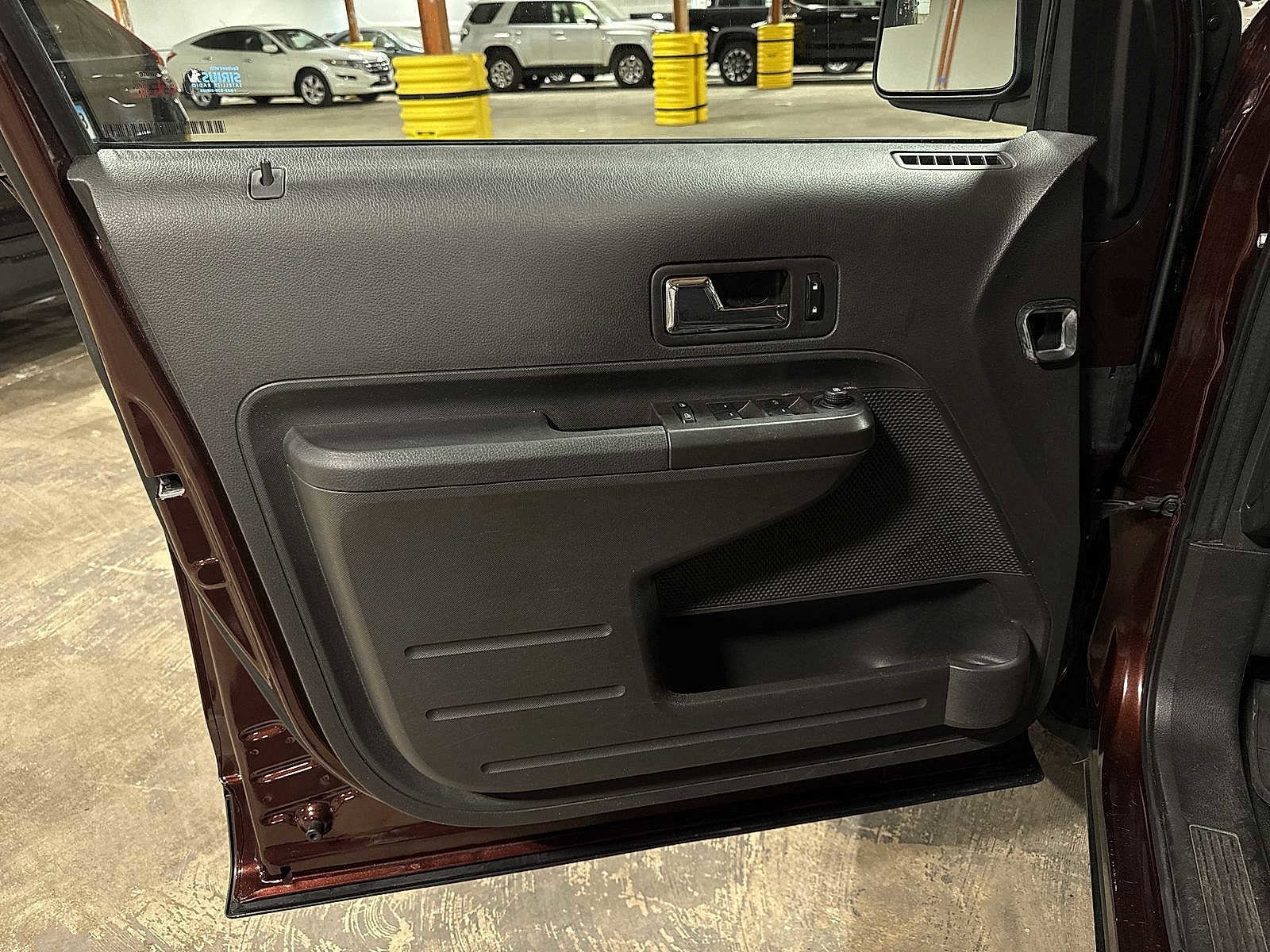 Thumbnail: 2010 Ford Edge - 28