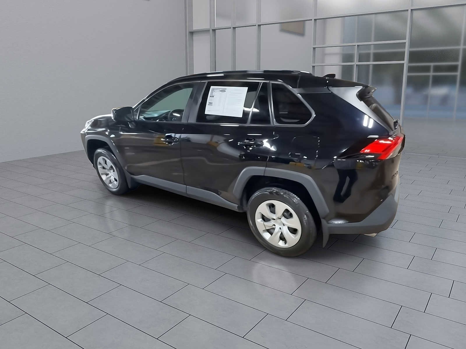 Thumbnail: 2021 Toyota RAV4 - 6