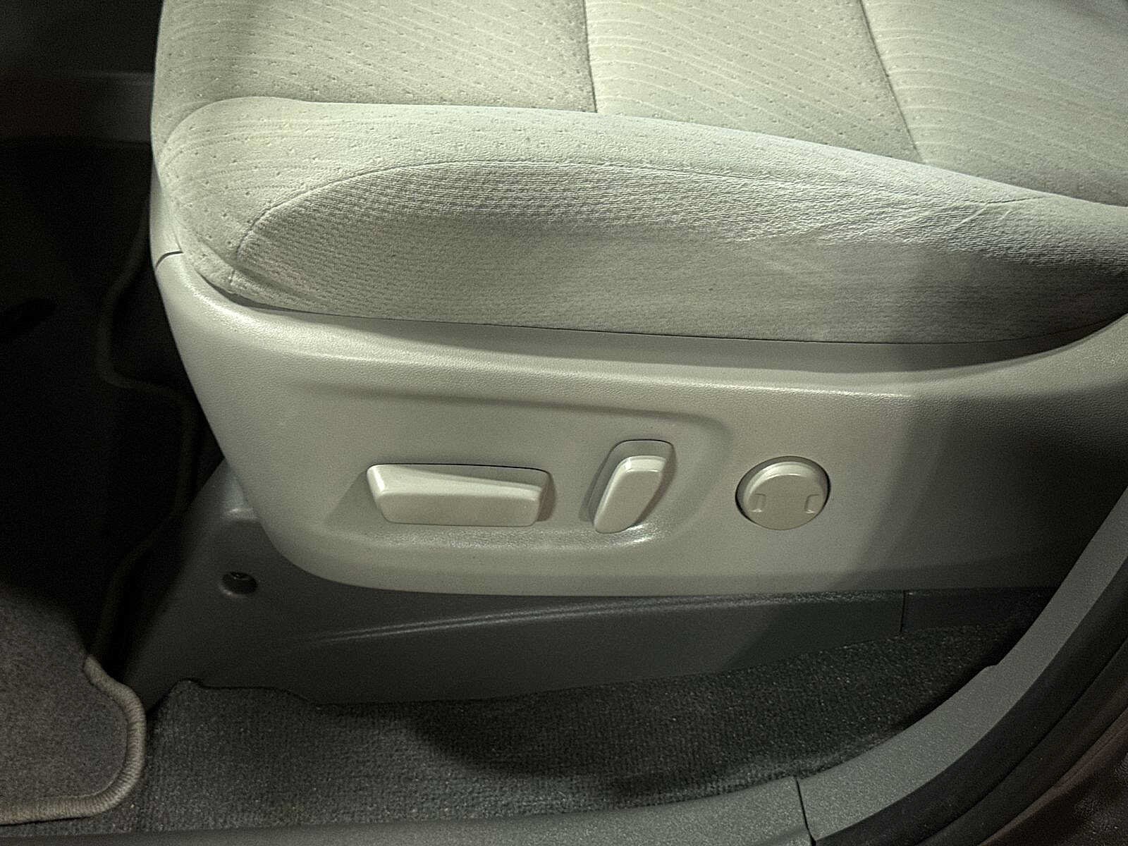 Thumbnail: 2020 Toyota Sienna - 24