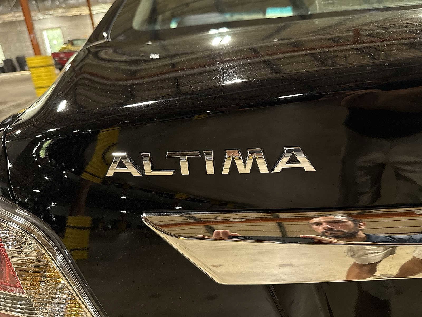 Thumbnail: 2015 Nissan Altima - 25