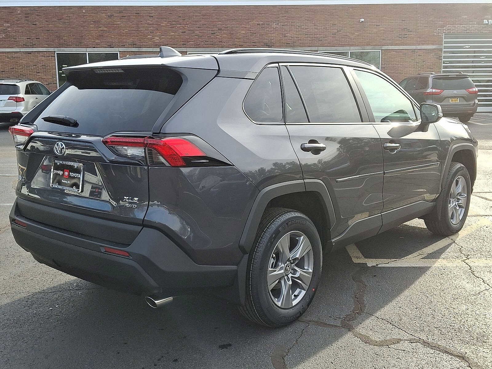 Thumbnail: 2025 Toyota RAV4 - 18