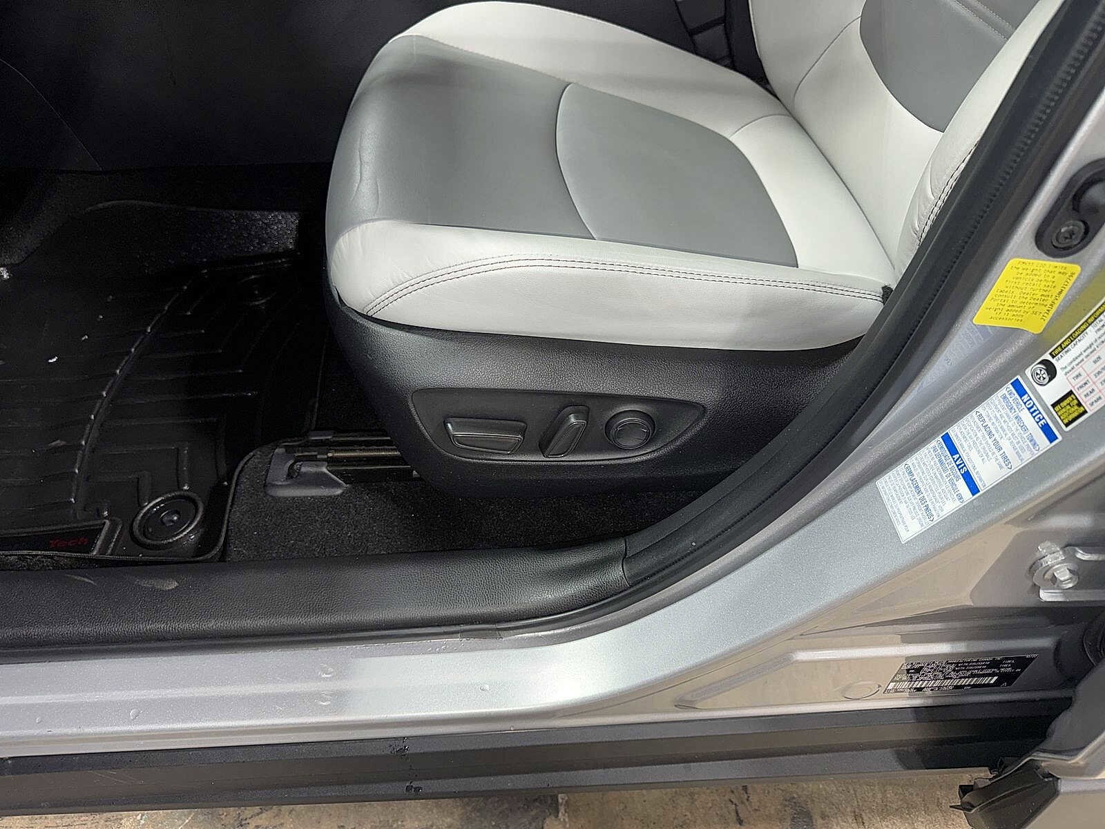 Thumbnail: 2022 Toyota RAV4 - 23