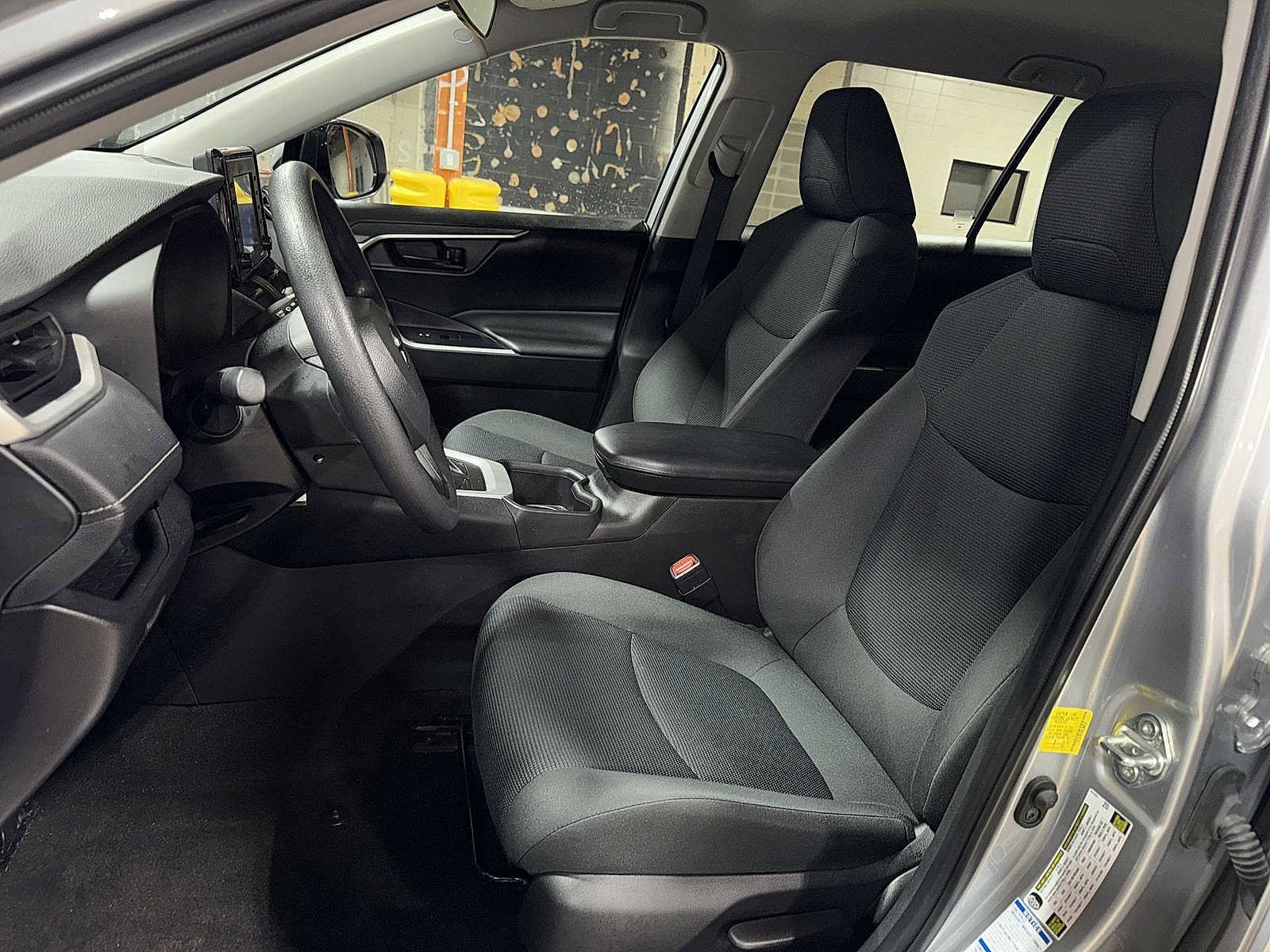 Thumbnail: 2022 Toyota RAV4 - 15