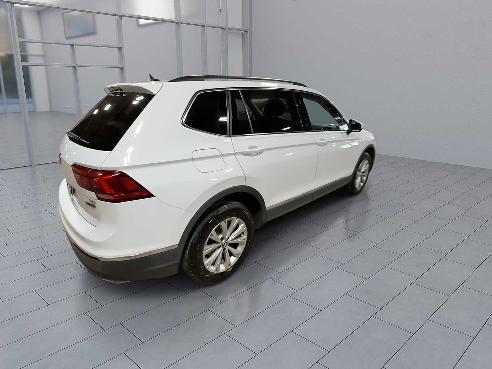 Thumbnail: 2018 Volkswagen Tiguan - 8