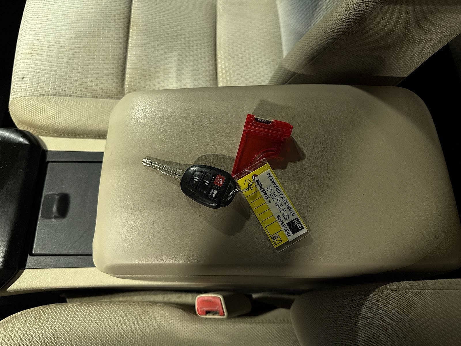 Thumbnail: 2012 Toyota Camry - 31