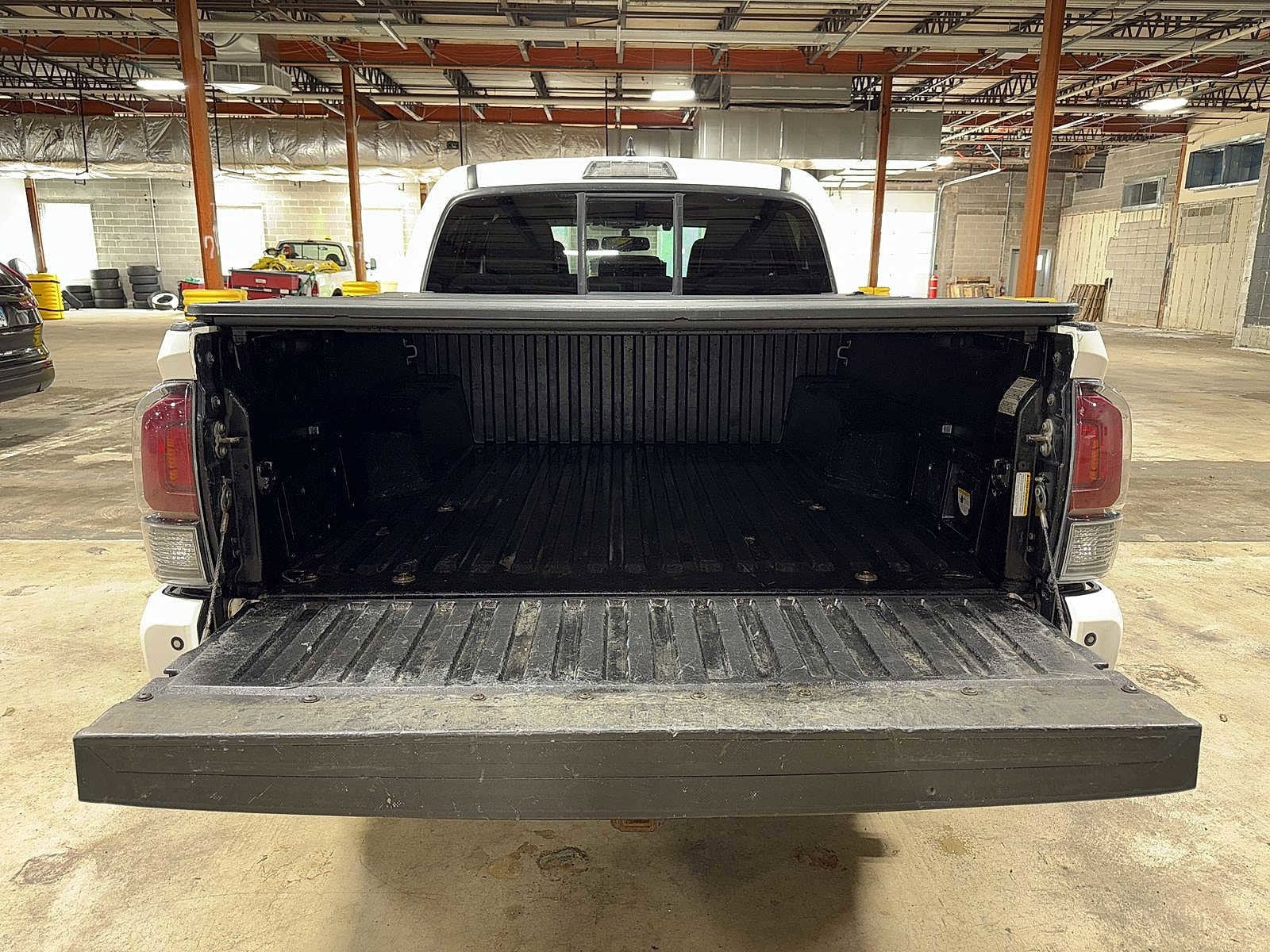 Thumbnail: 2016 Toyota Tacoma - 11