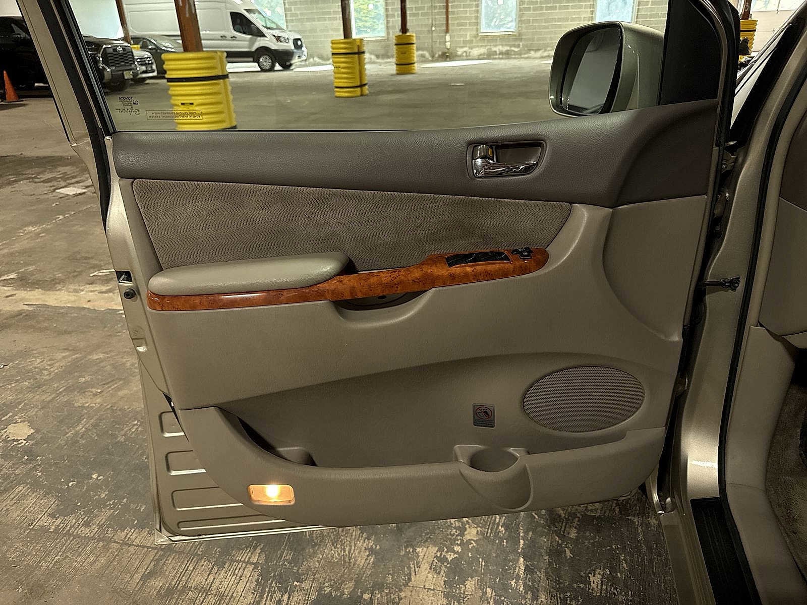 Thumbnail: 2007 Toyota Sienna - 29