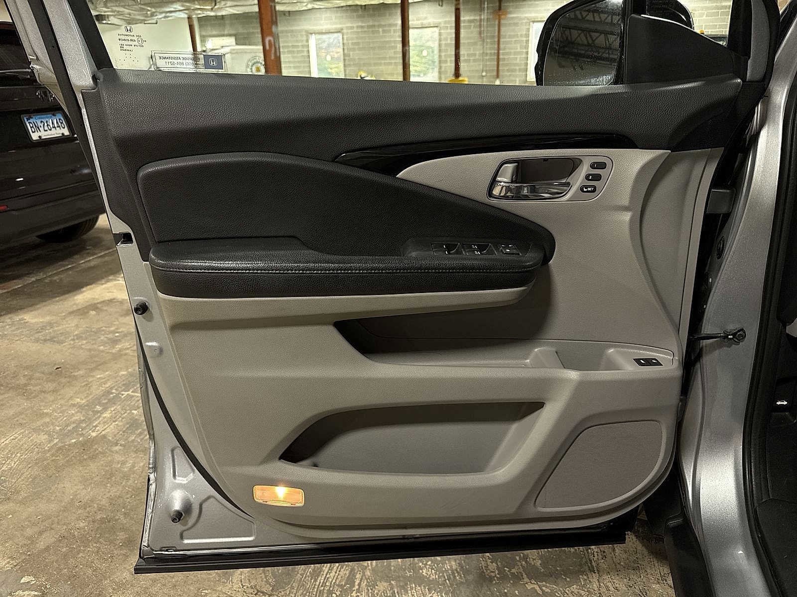 Thumbnail: 2016 Honda Pilot - 32