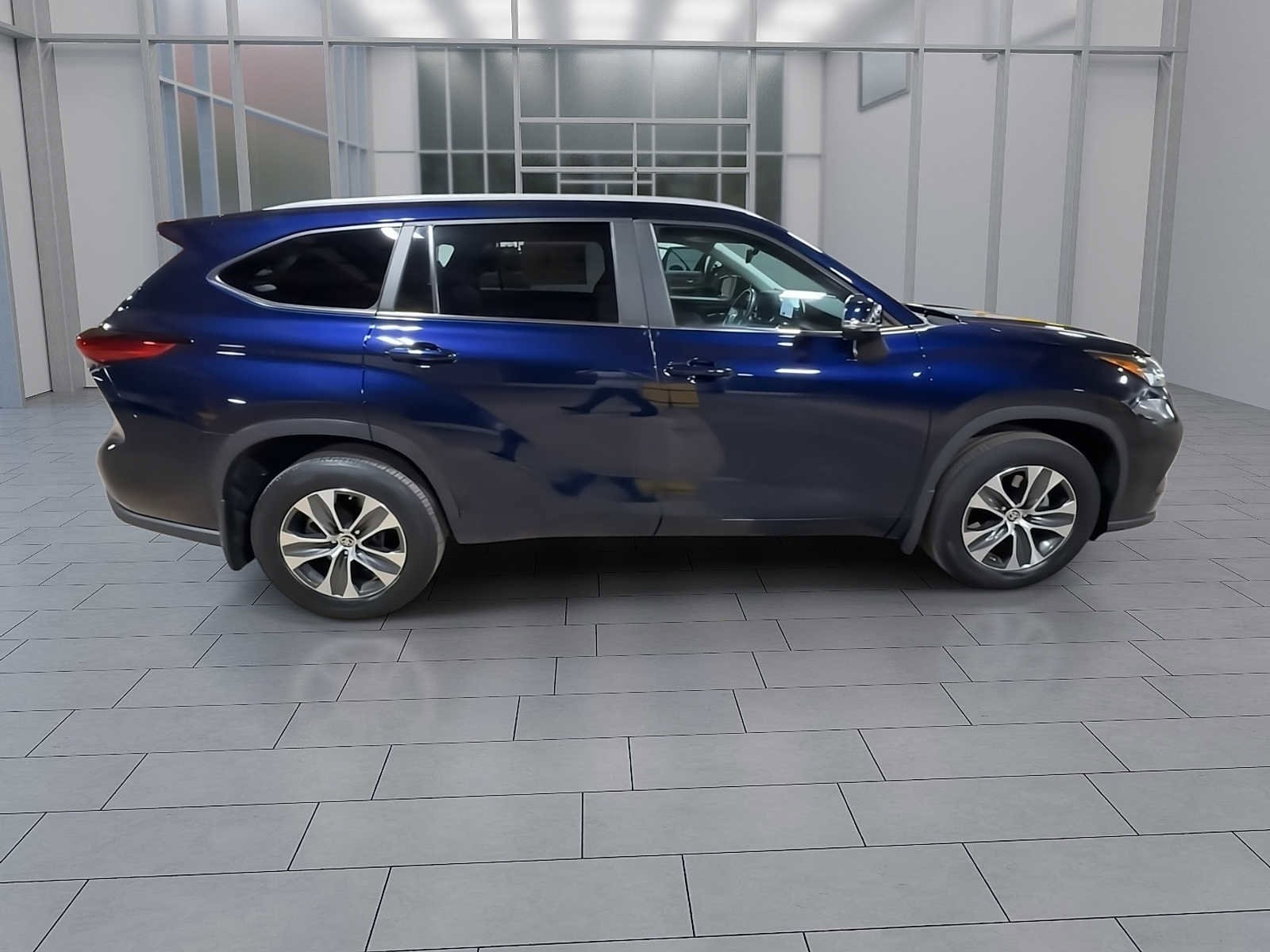 Thumbnail: 2023 Toyota Highlander - 2