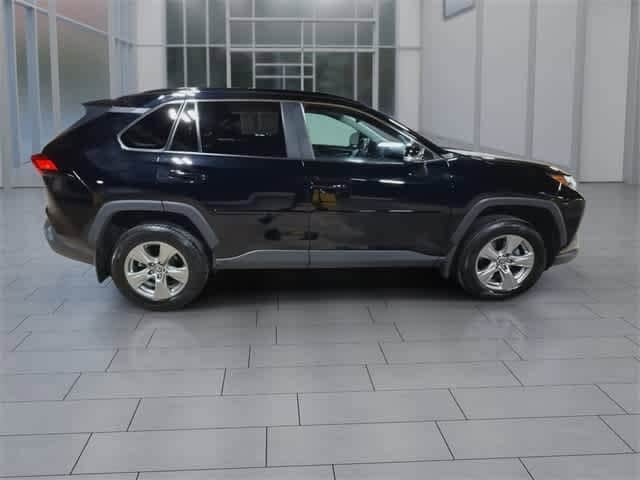 2022 Toyota RAV4 XLE 2