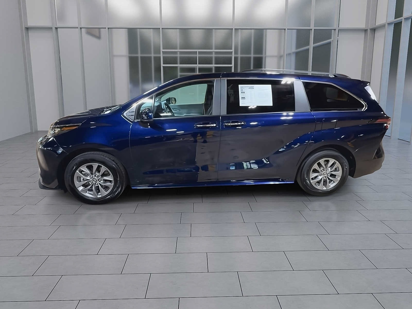 Thumbnail: 2025 Toyota Sienna - 4