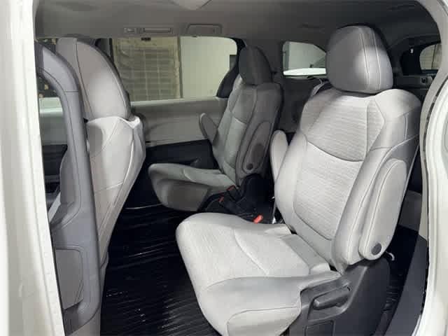 Thumbnail: 2022 Toyota Sienna - 17