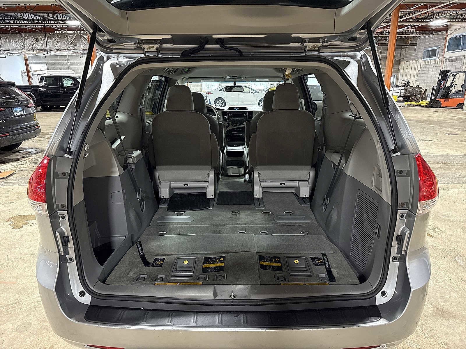 Thumbnail: 2014 Toyota Sienna - 10