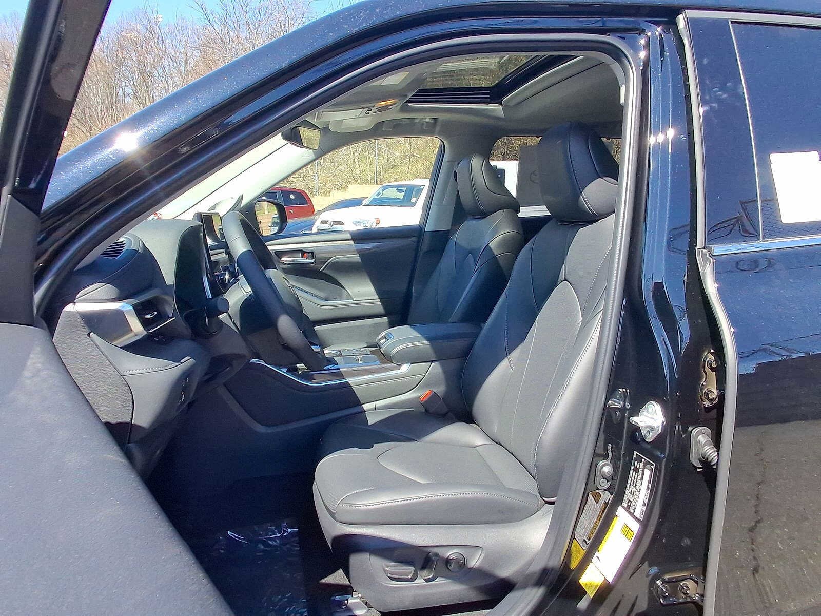 Thumbnail: 2026 Toyota Highlander - 11