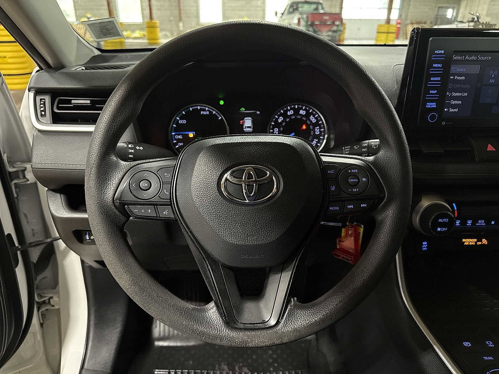 Thumbnail: 2021 Toyota RAV4 - 17