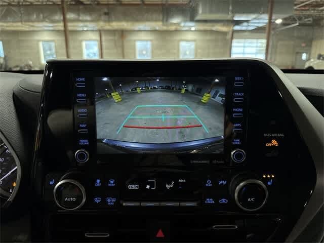 Thumbnail: 2022 Toyota Highlander - 26