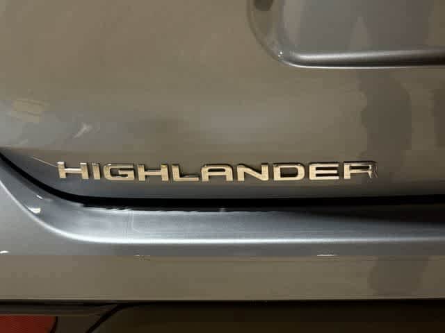 Thumbnail: 2023 Toyota Highlander - 27