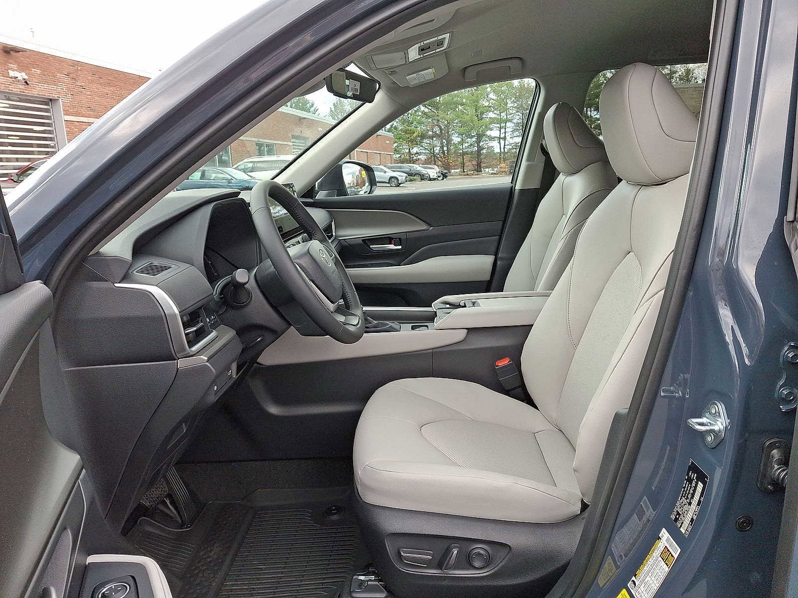 Thumbnail: 2026 Toyota Grand Highlander - 14