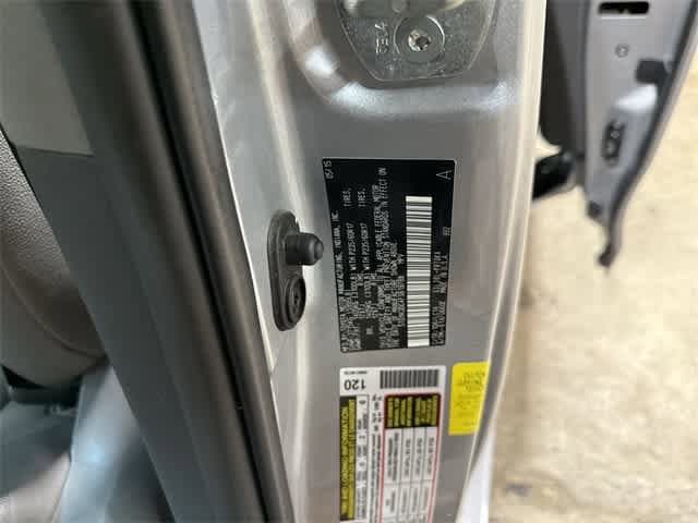 Thumbnail: 2015 Toyota Sienna - 14