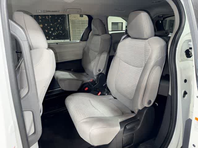 Thumbnail: 2022 Toyota Sienna - 17