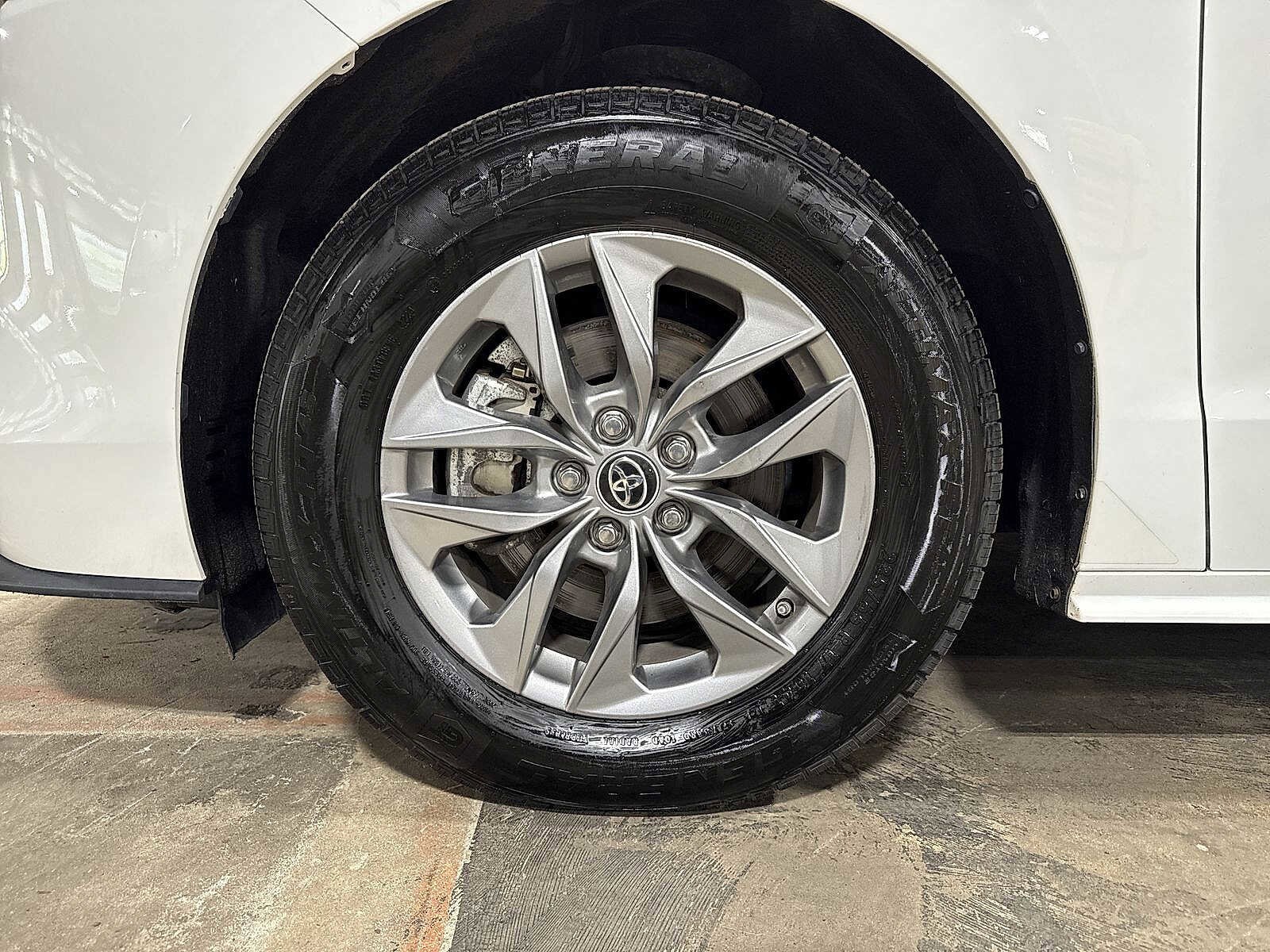 Thumbnail: 2023 Toyota Sienna - 10