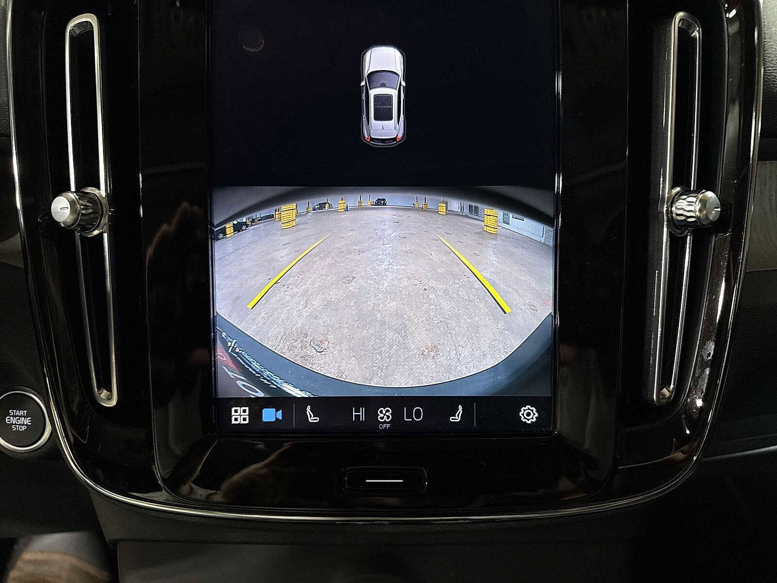 Thumbnail: 2023 Volvo XC40 - 26